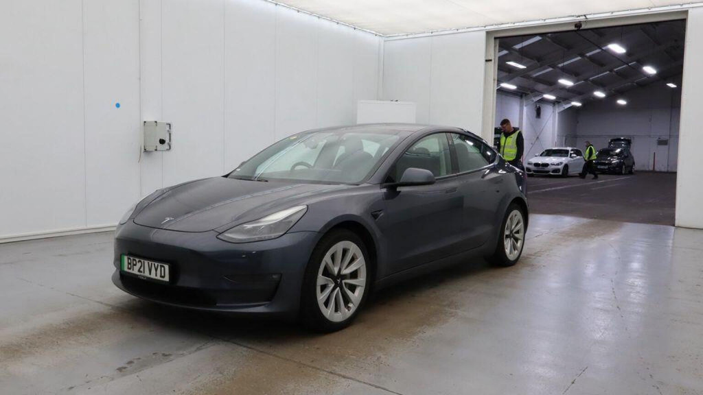 TESLA MODEL 3