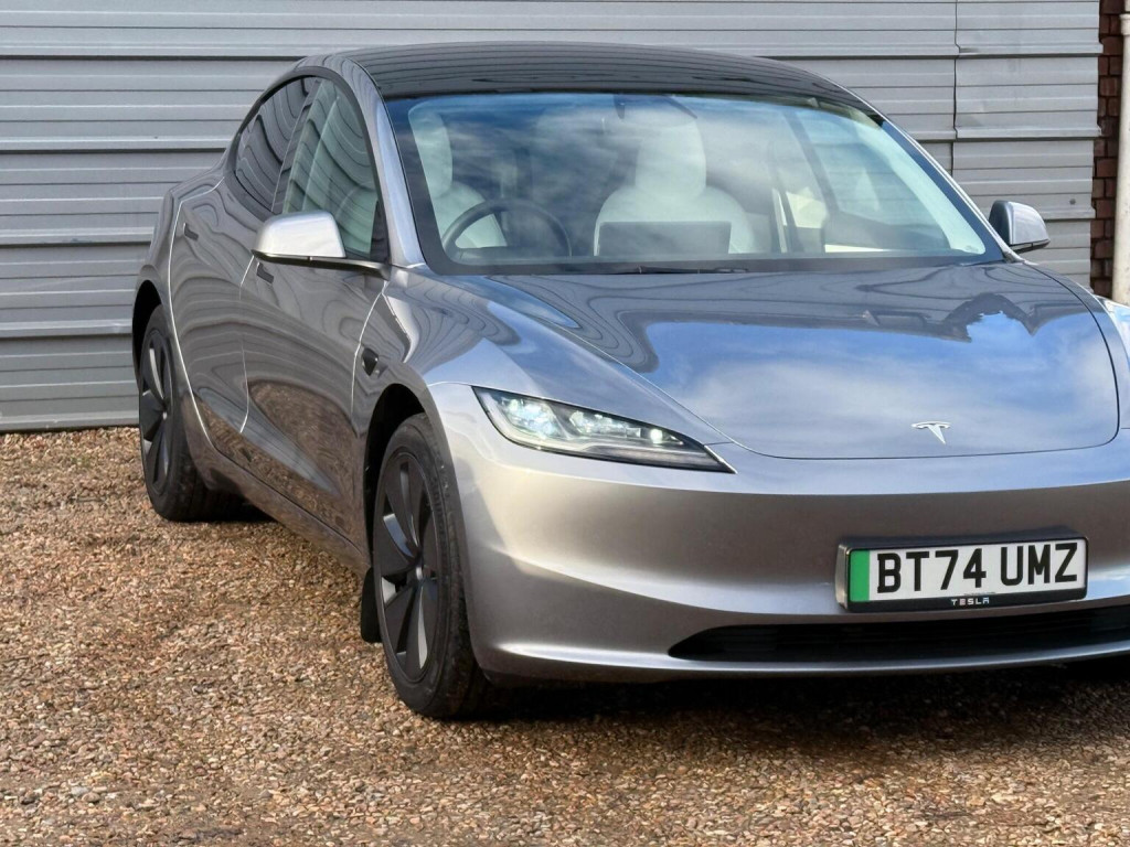 TESLA MODEL 3