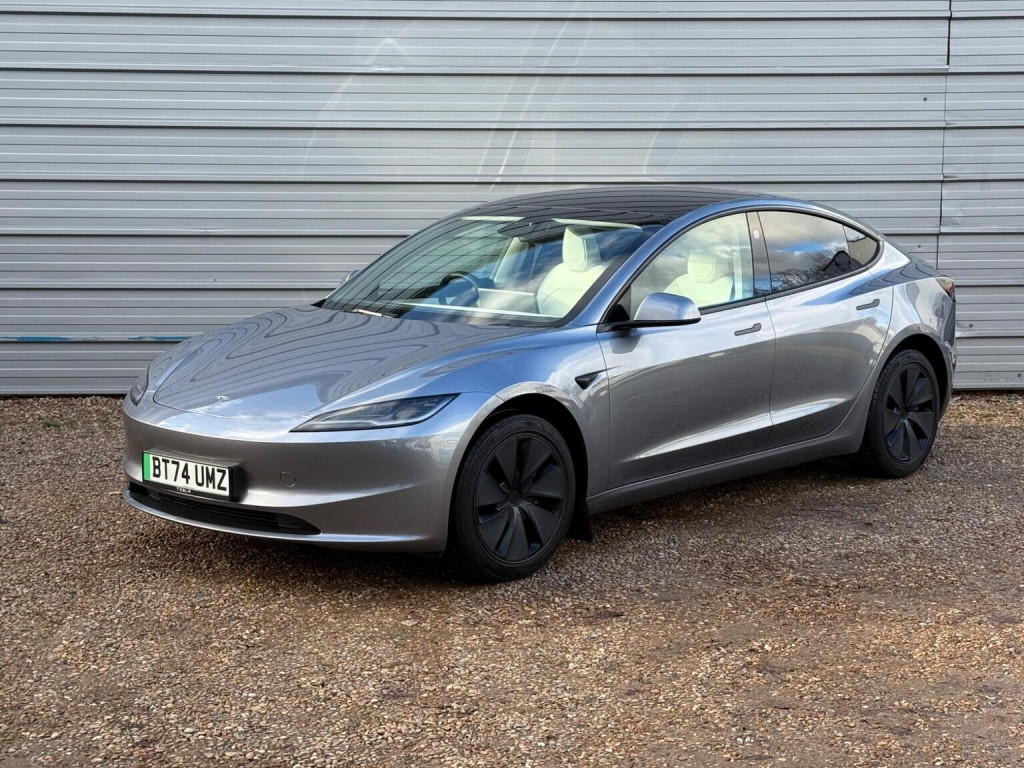 TESLA MODEL 3