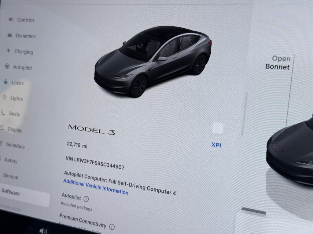 TESLA MODEL 3