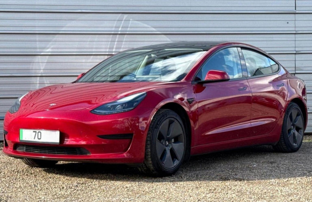 TESLA MODEL 3