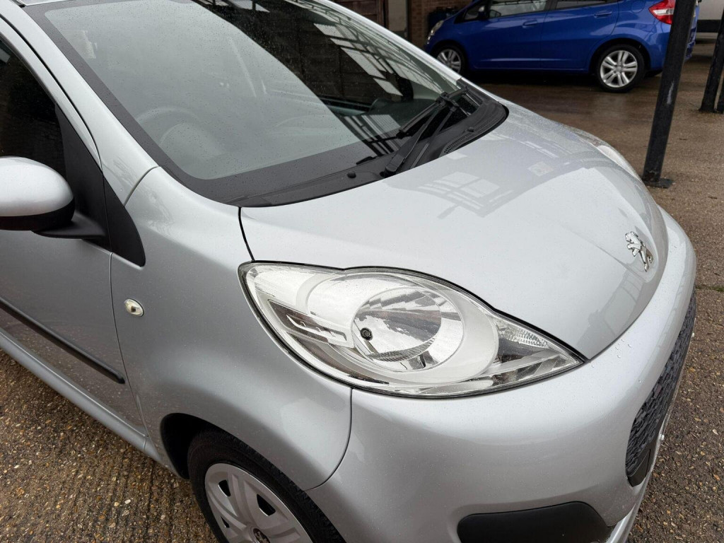 PEUGEOT 107