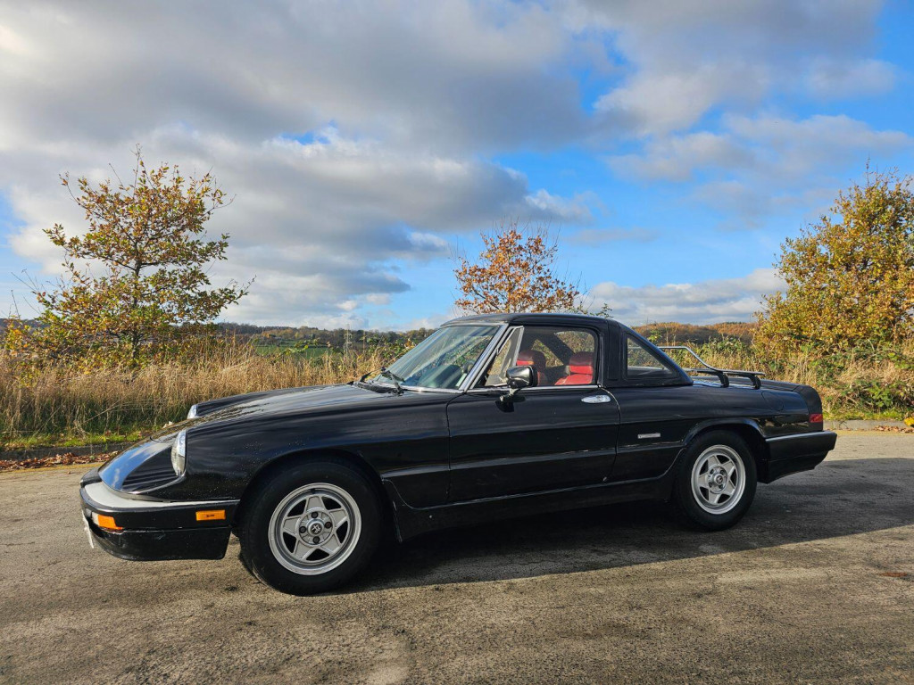 View ALFA ROMEO SPIDER CONVERTIBLE / HARDTOP
