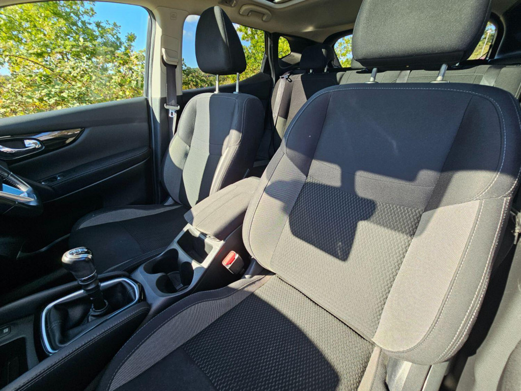 View NISSAN QASHQAI 1.5 dCi Acenta