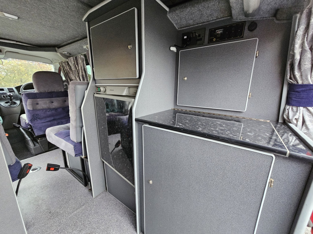 View VOLKSWAGEN TRANSPORTER 2.5 TDI LEISURE DRIVE CAMPERVAN