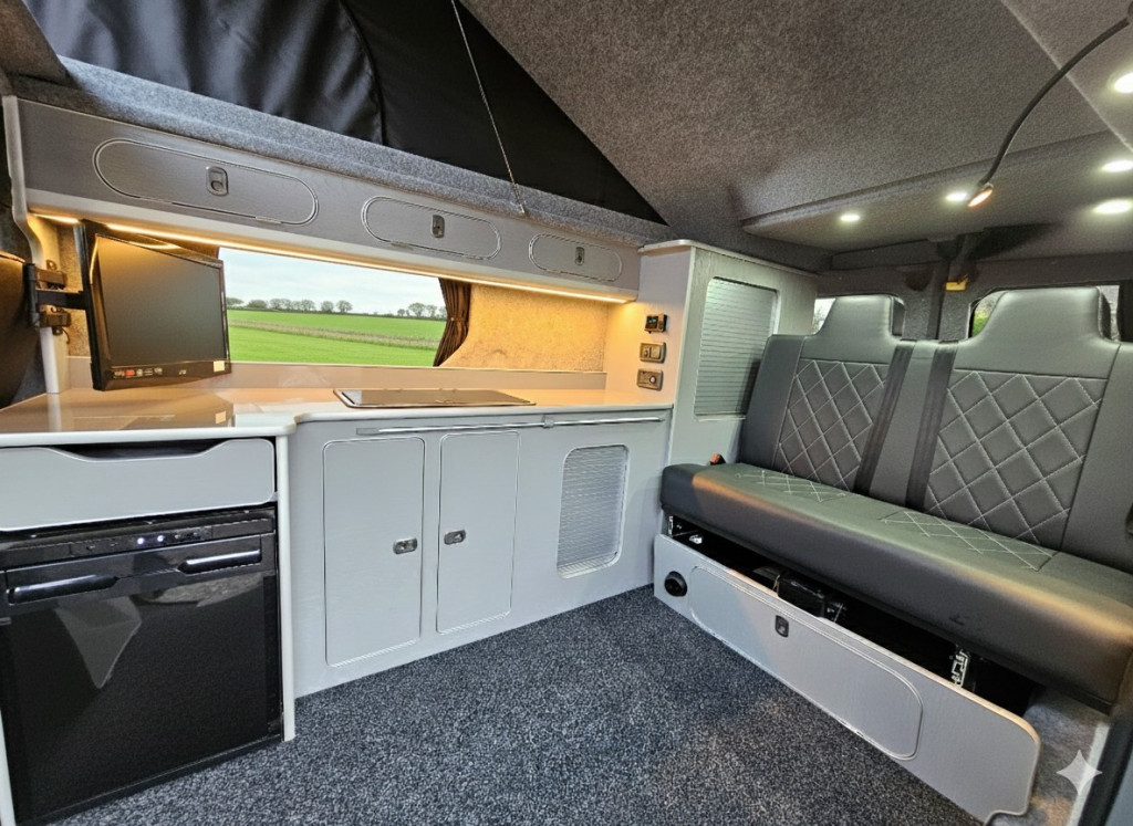 View RENAULT TRAFIC 1.6 TD Sport Pop Top Campervan