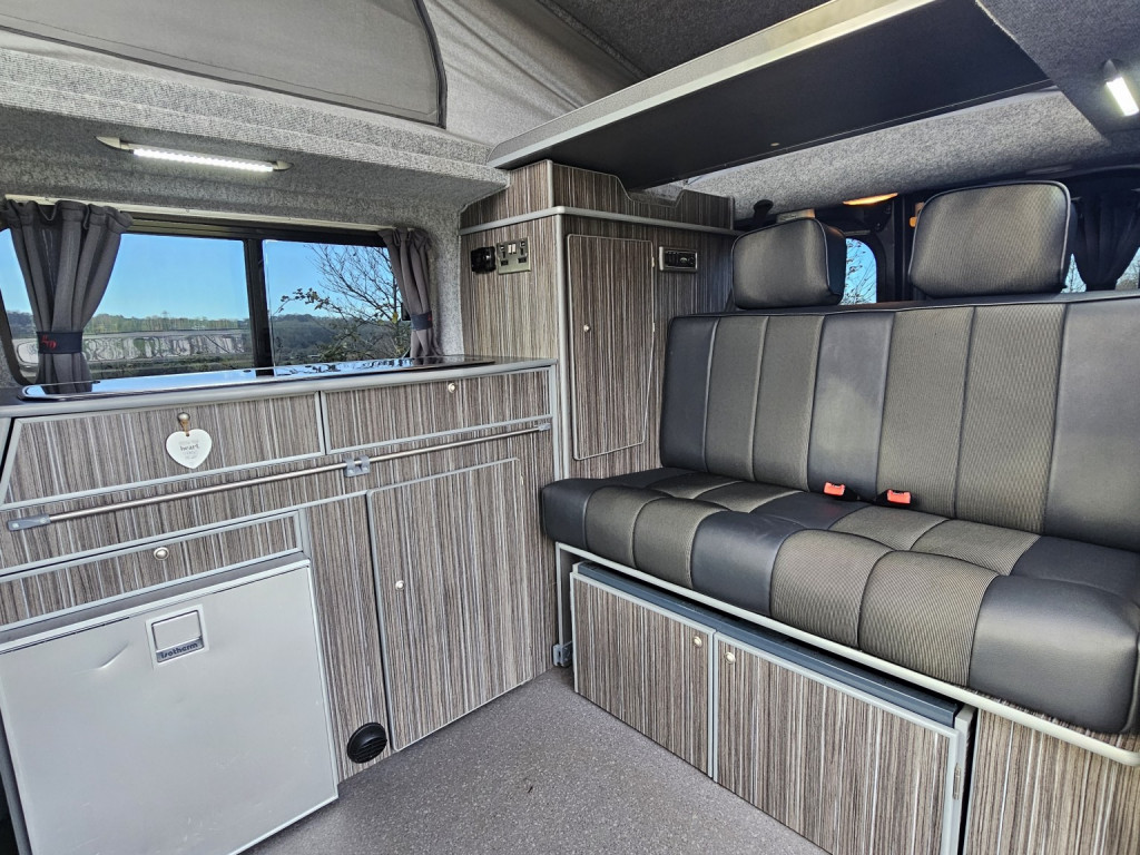 View RENAULT TRAFIC LEISURE DRIVE 1.6 dCi SPORT CAMPERVAN