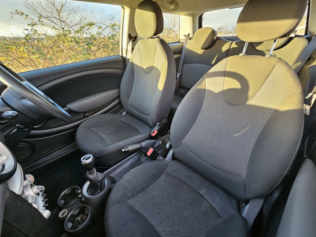 View MINI HATCH 1.6 Cooper Hatch