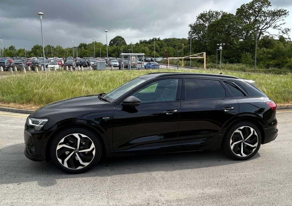 View AUDI E-TRON 55 Black Edition