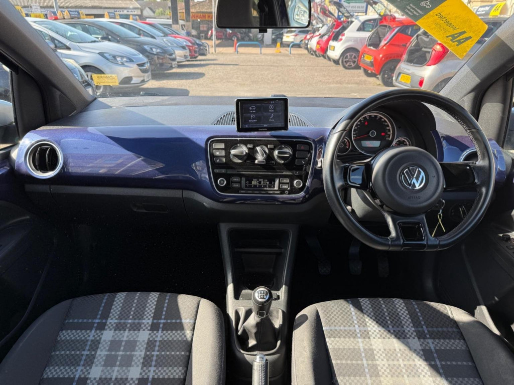 VOLKSWAGEN UP
