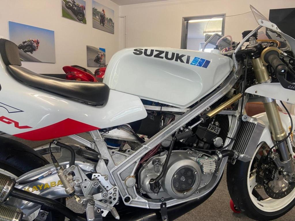 SUZUKI RGV250