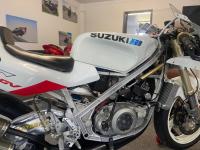 SUZUKI RGV250