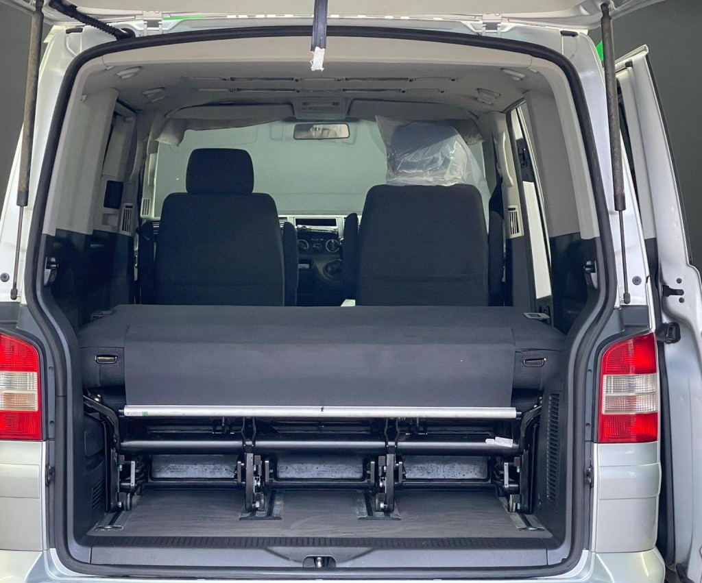 VOLKSWAGEN CARAVELLE