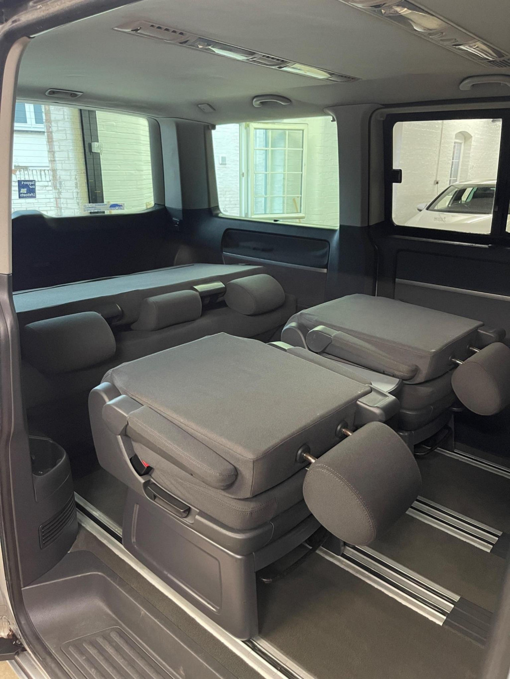 VOLKSWAGEN CARAVELLE