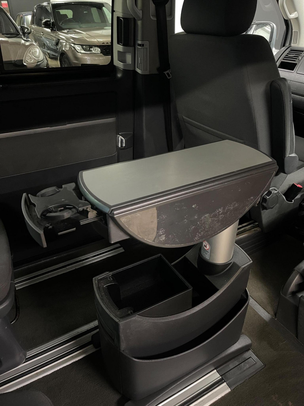 VOLKSWAGEN CARAVELLE