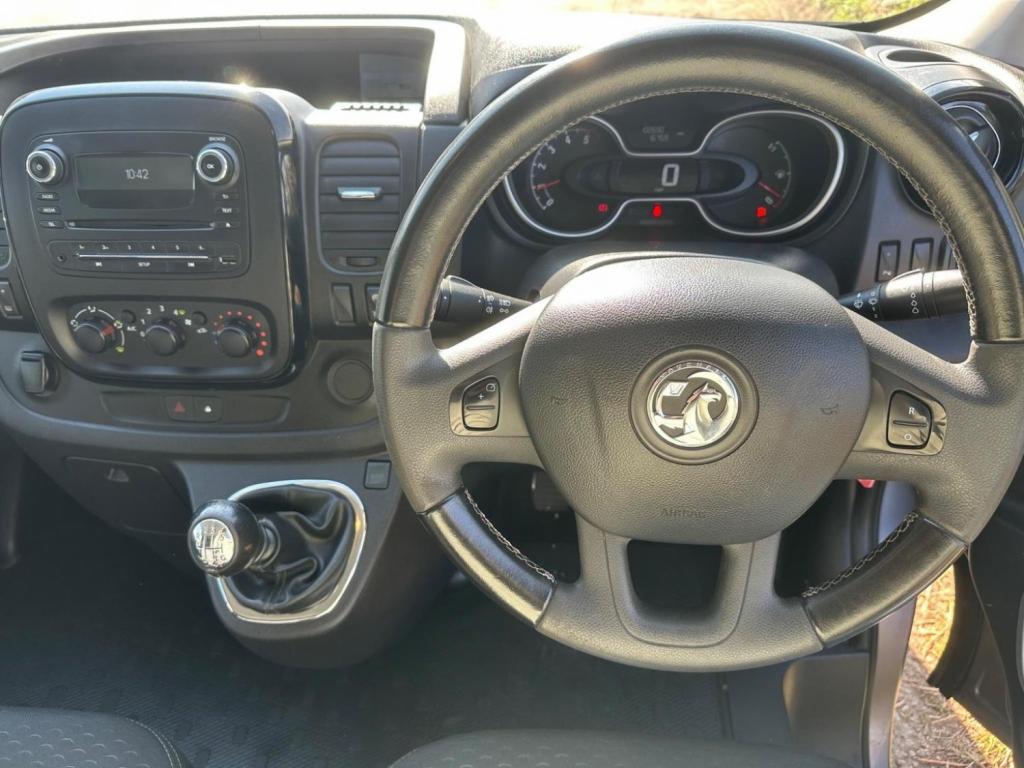 VAUXHALL VIVARO