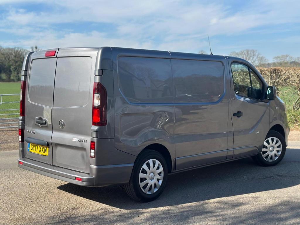 VAUXHALL VIVARO