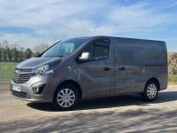 VAUXHALL VIVARO