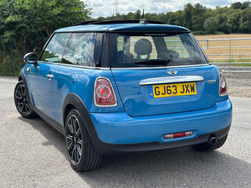 MINI HATCH