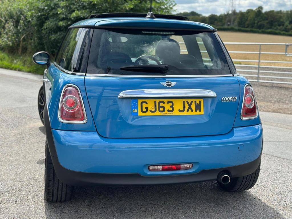 MINI HATCH