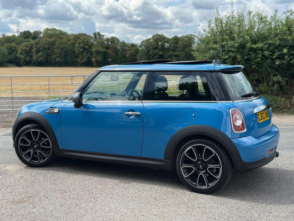 MINI HATCH