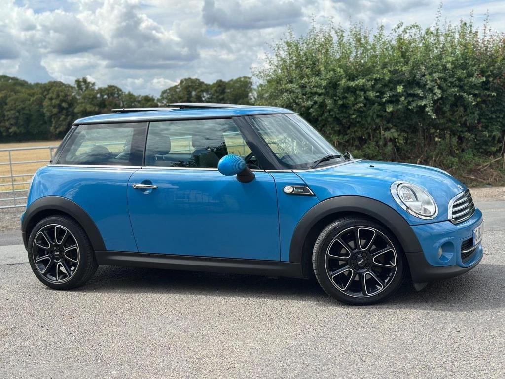 MINI HATCH