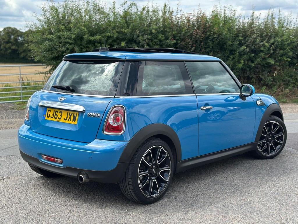 MINI HATCH