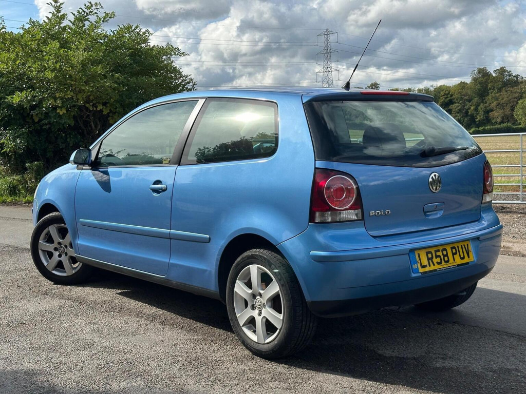 VOLKSWAGEN POLO
