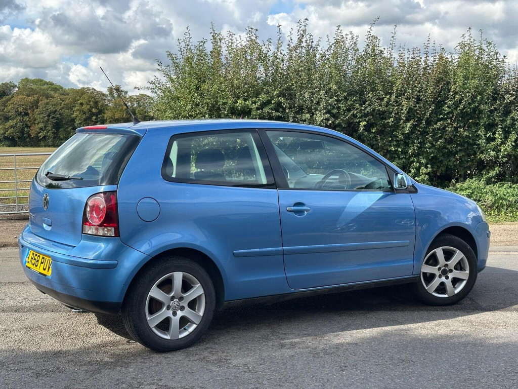 VOLKSWAGEN POLO