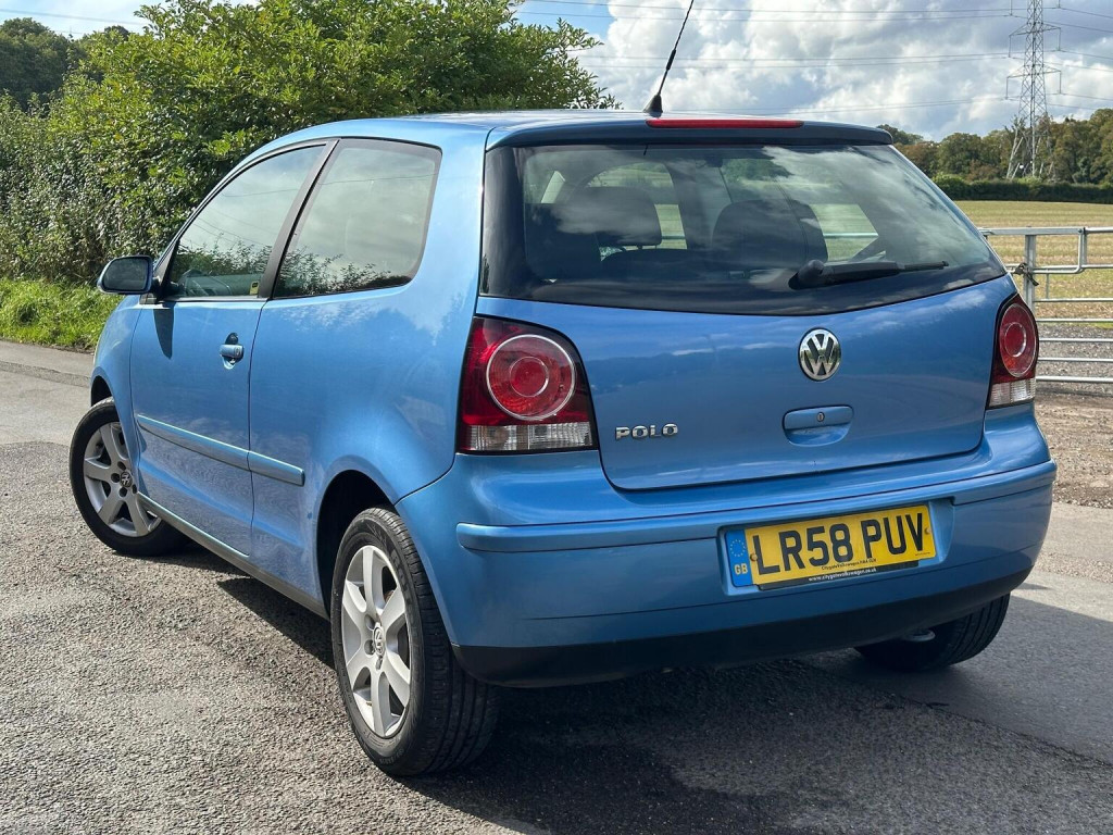VOLKSWAGEN POLO