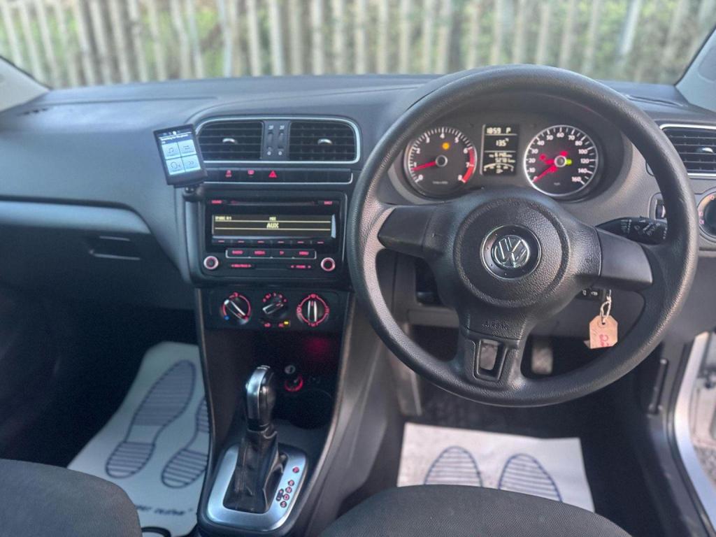VOLKSWAGEN POLO