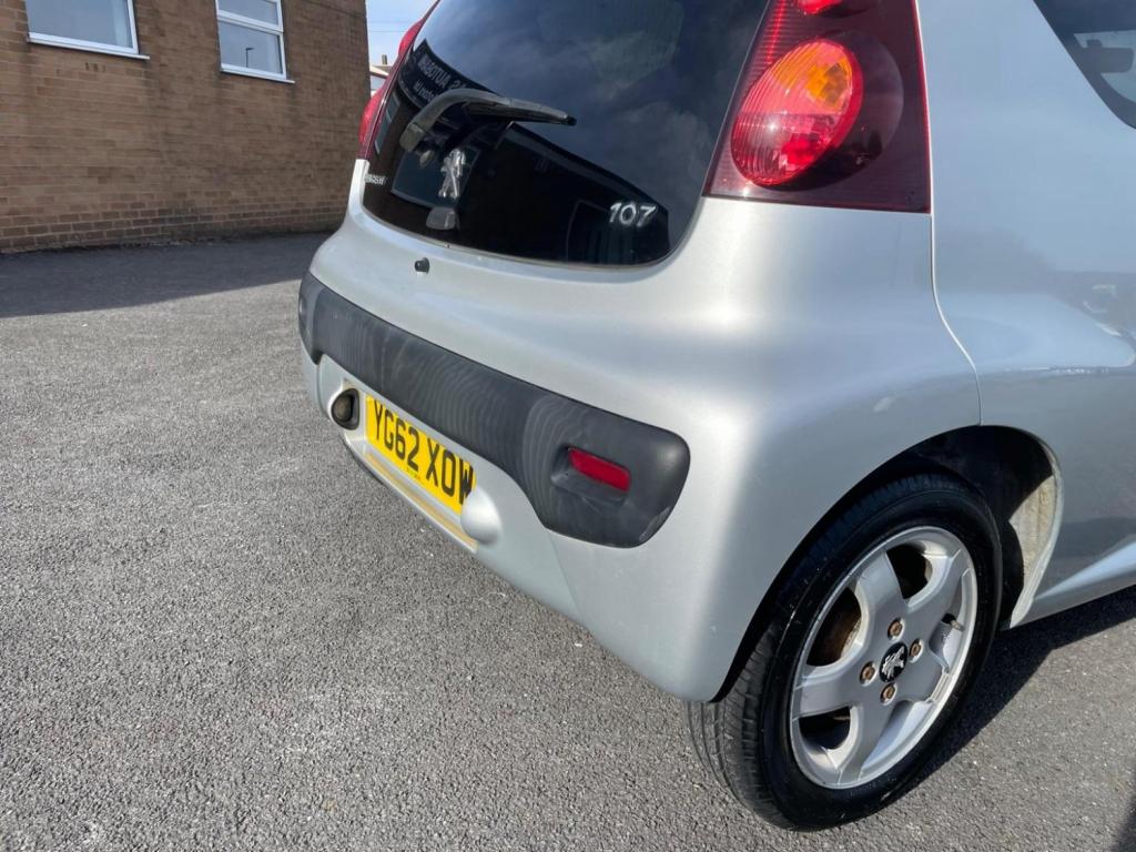 PEUGEOT 107