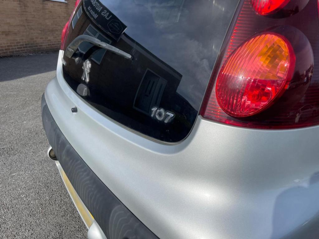 PEUGEOT 107