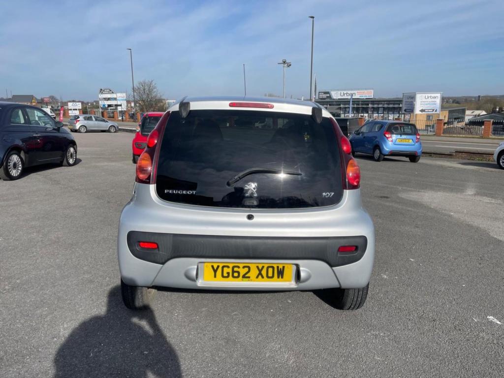 PEUGEOT 107