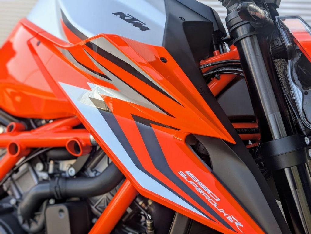 KTM 1290 SUPER DUKE R