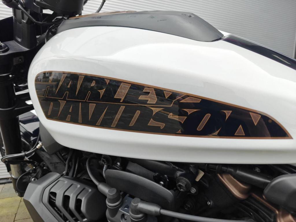 HARLEY-DAVIDSON Sportster