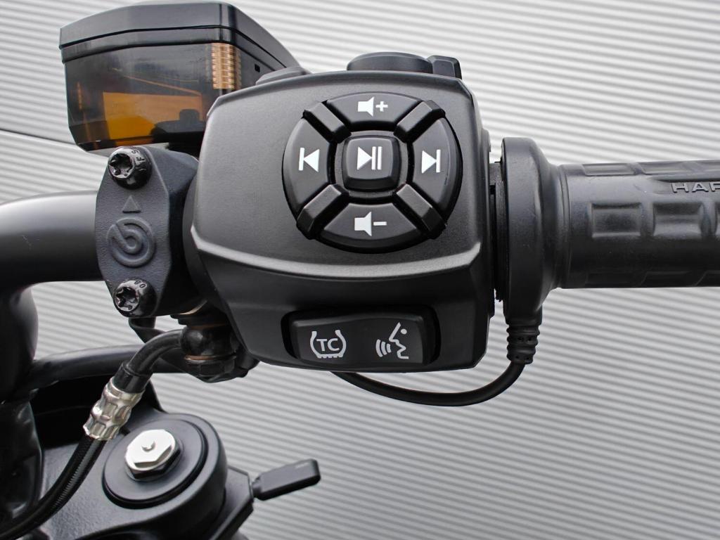 HARLEY-DAVIDSON Sportster