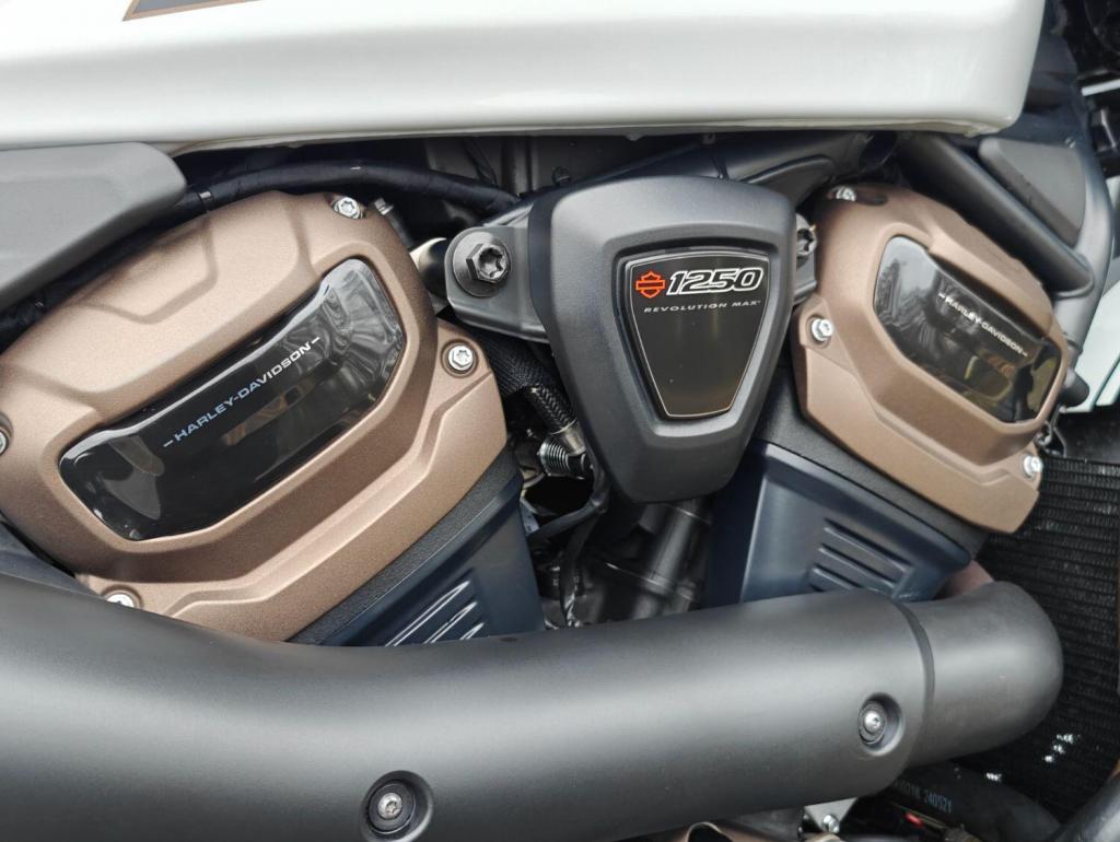 HARLEY-DAVIDSON Sportster