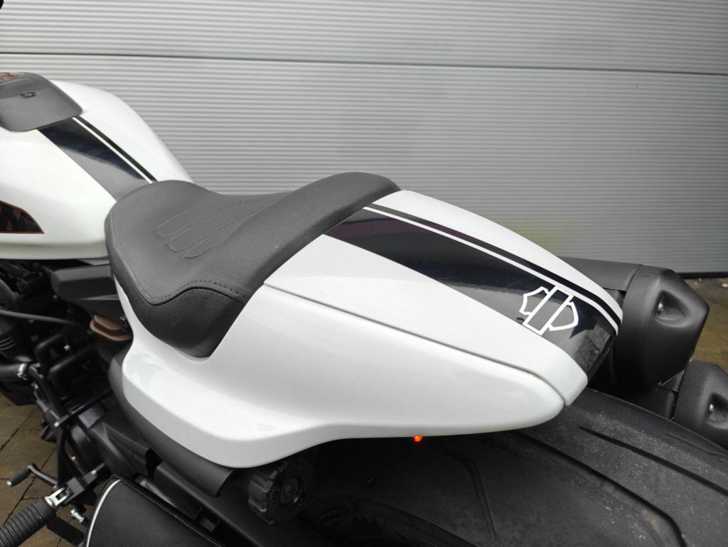 HARLEY-DAVIDSON Sportster