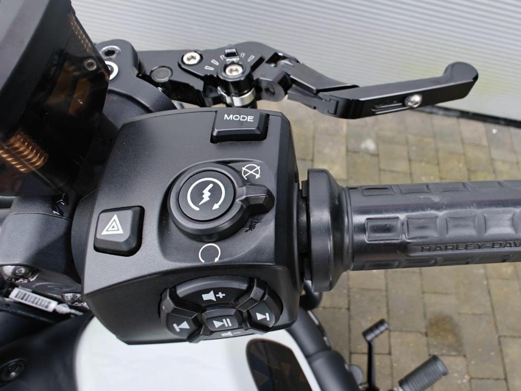 HARLEY-DAVIDSON Sportster