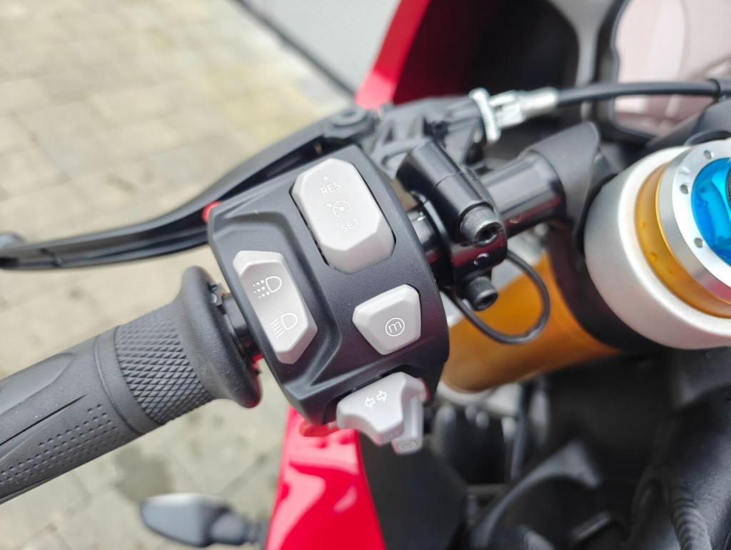 TRIUMPH SPEED TRIPLE 1200