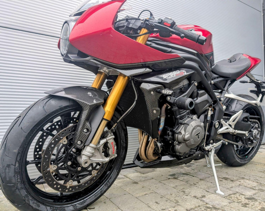 TRIUMPH SPEED TRIPLE 1200