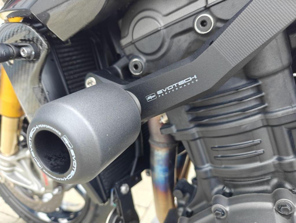 TRIUMPH SPEED TRIPLE 1200