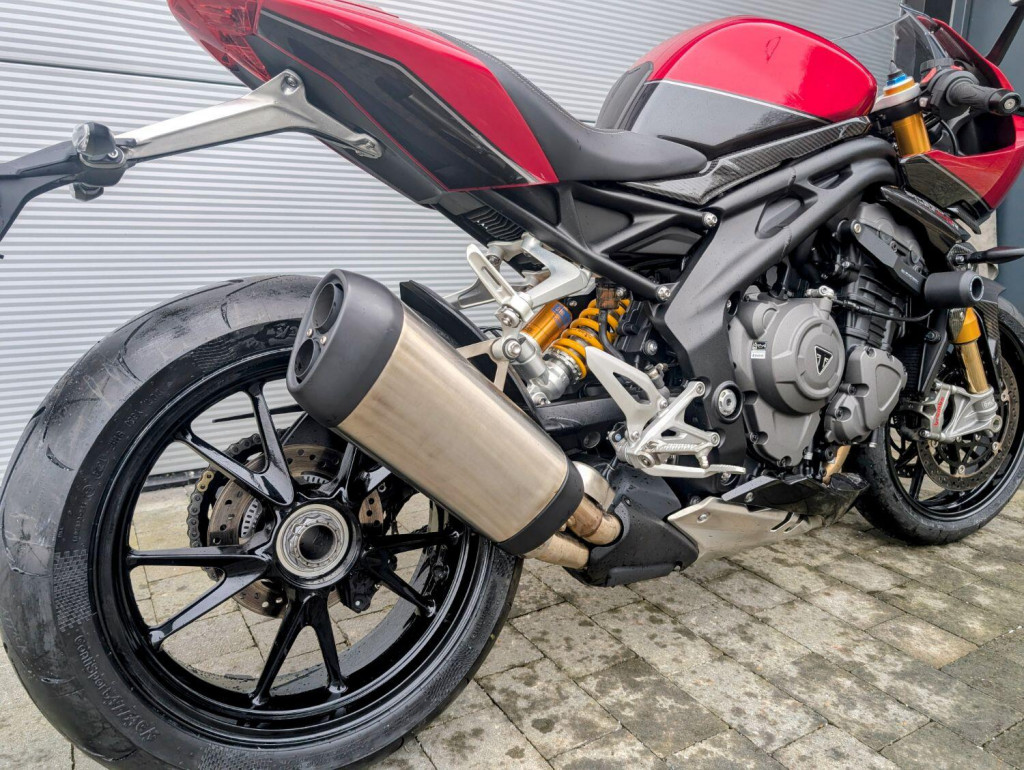 TRIUMPH SPEED TRIPLE 1200