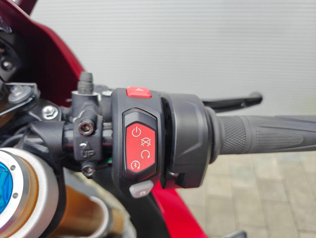 TRIUMPH SPEED TRIPLE 1200