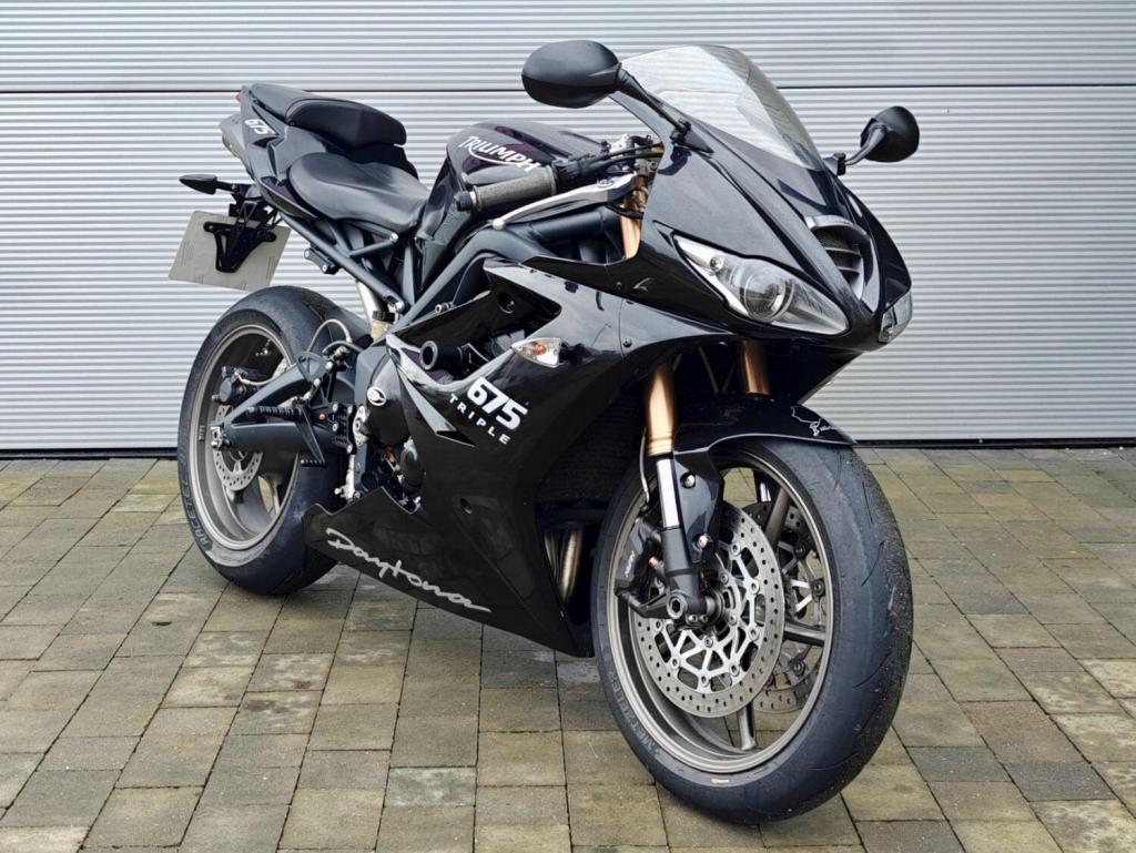 TRIUMPH DAYTONA 675