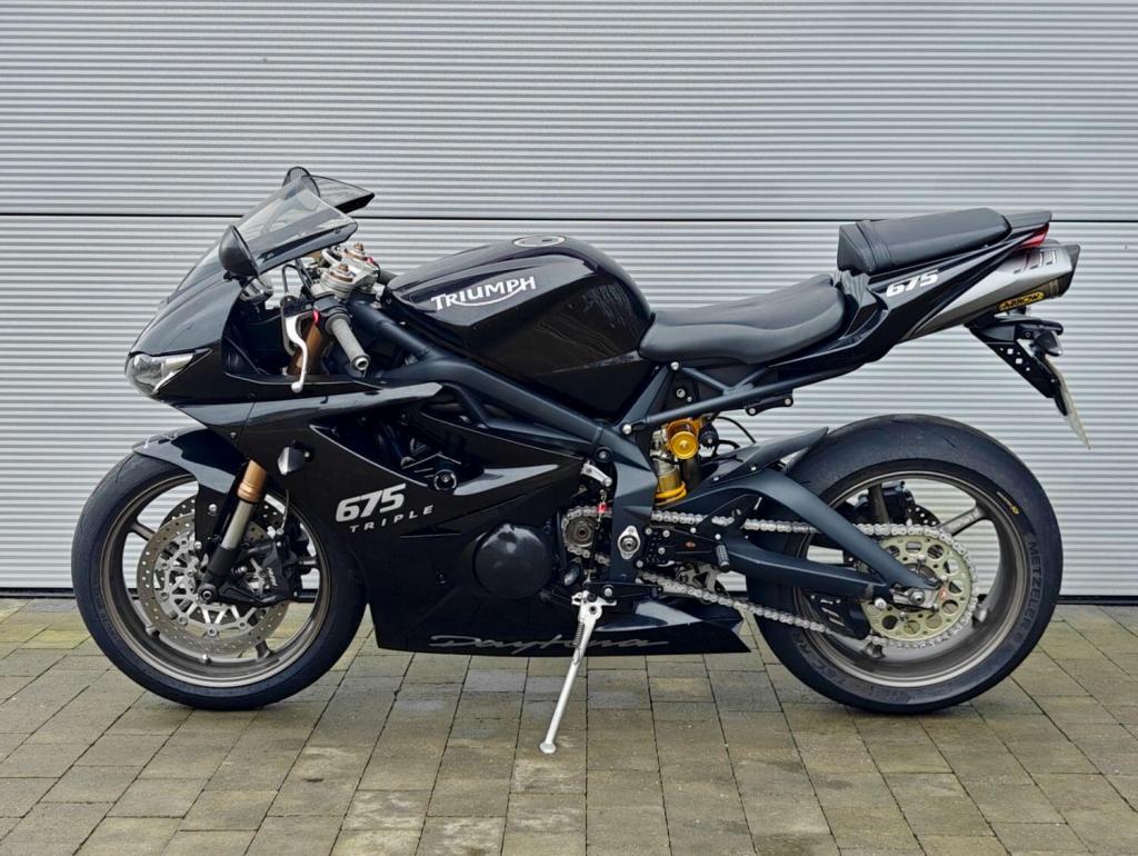 TRIUMPH DAYTONA 675