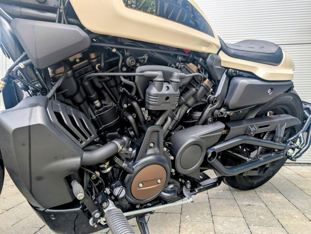 HARLEY-DAVIDSON Sportster