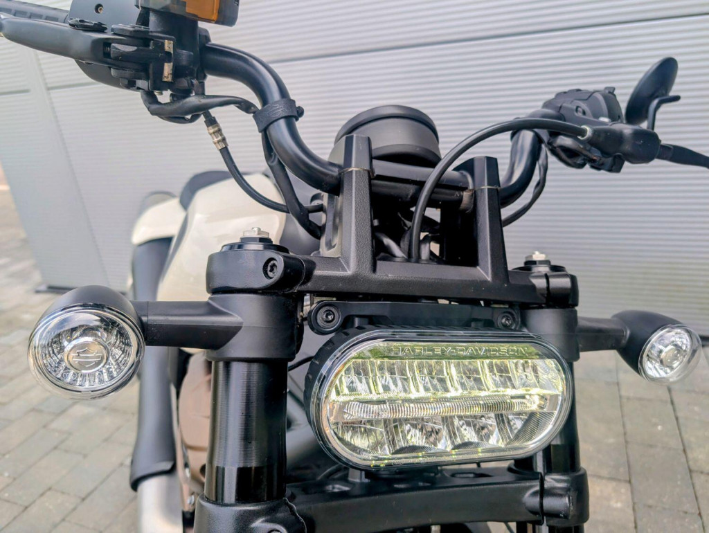 HARLEY-DAVIDSON Sportster