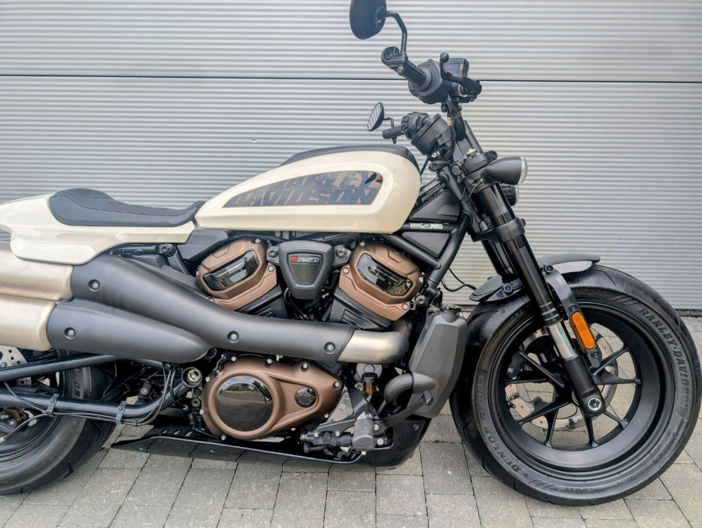 HARLEY-DAVIDSON Sportster